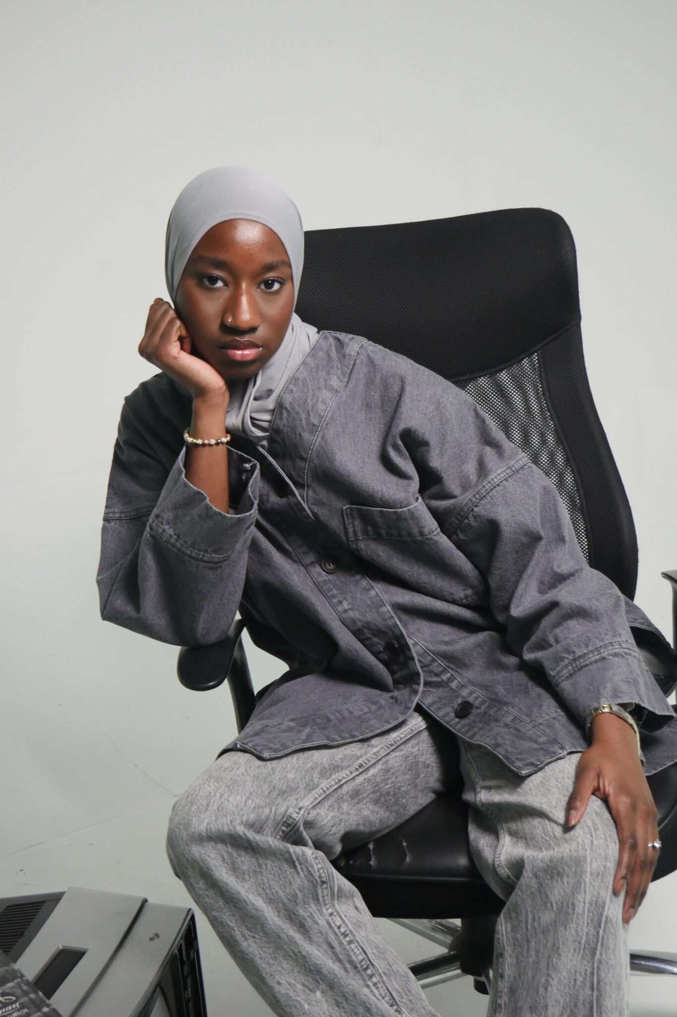 femme sur une chaise shooting